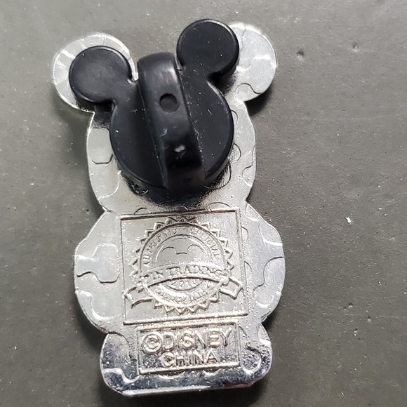 SOLD Mickey No Face Pin - Picture 3 of 3